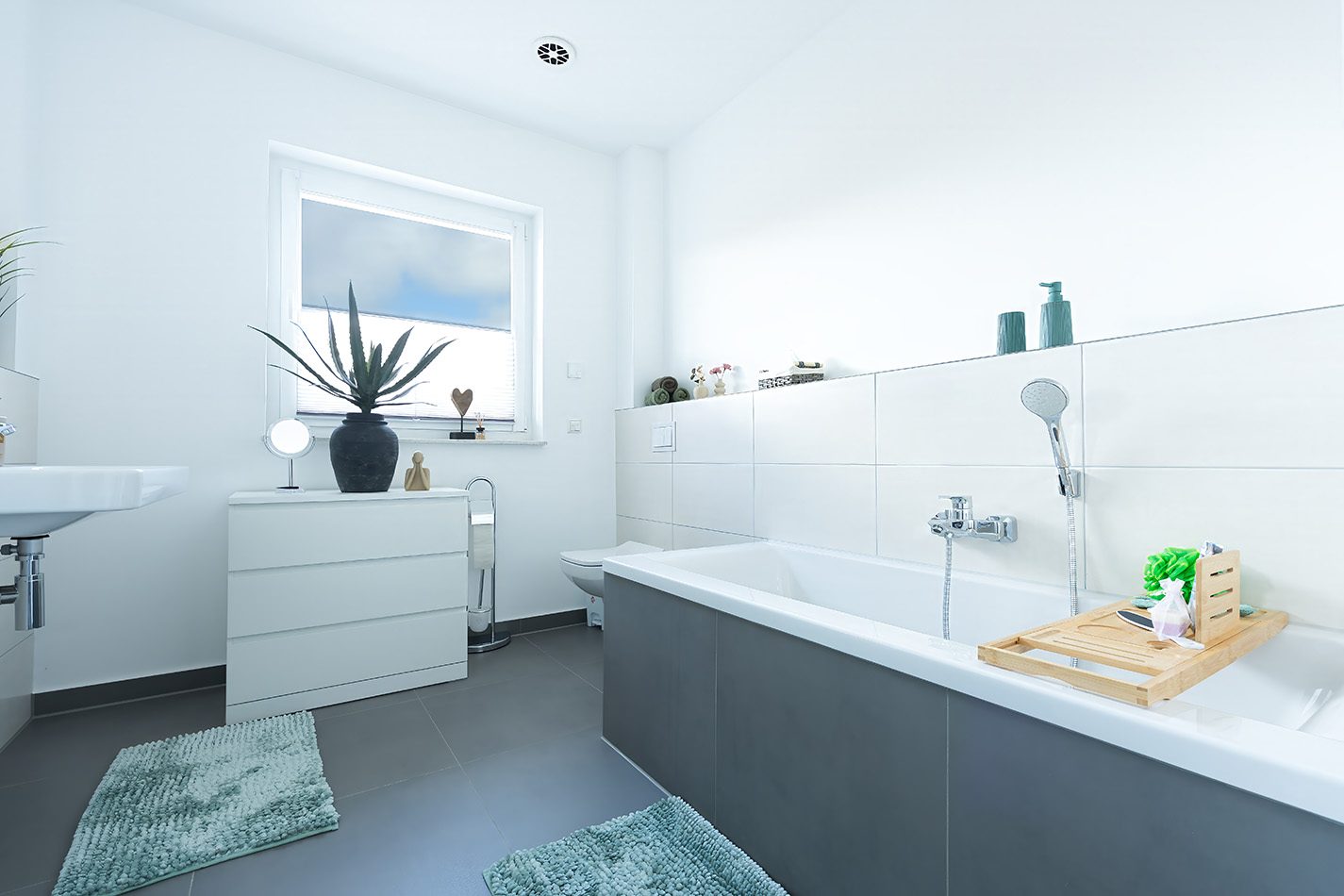 Bad mit Badewanne in Salz & Seele